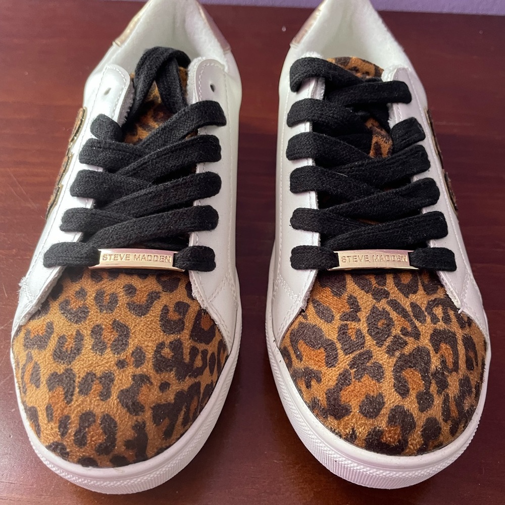 Girls - NEW, size 5 Steve Madden sneakers. White, black, gold & leopard print.